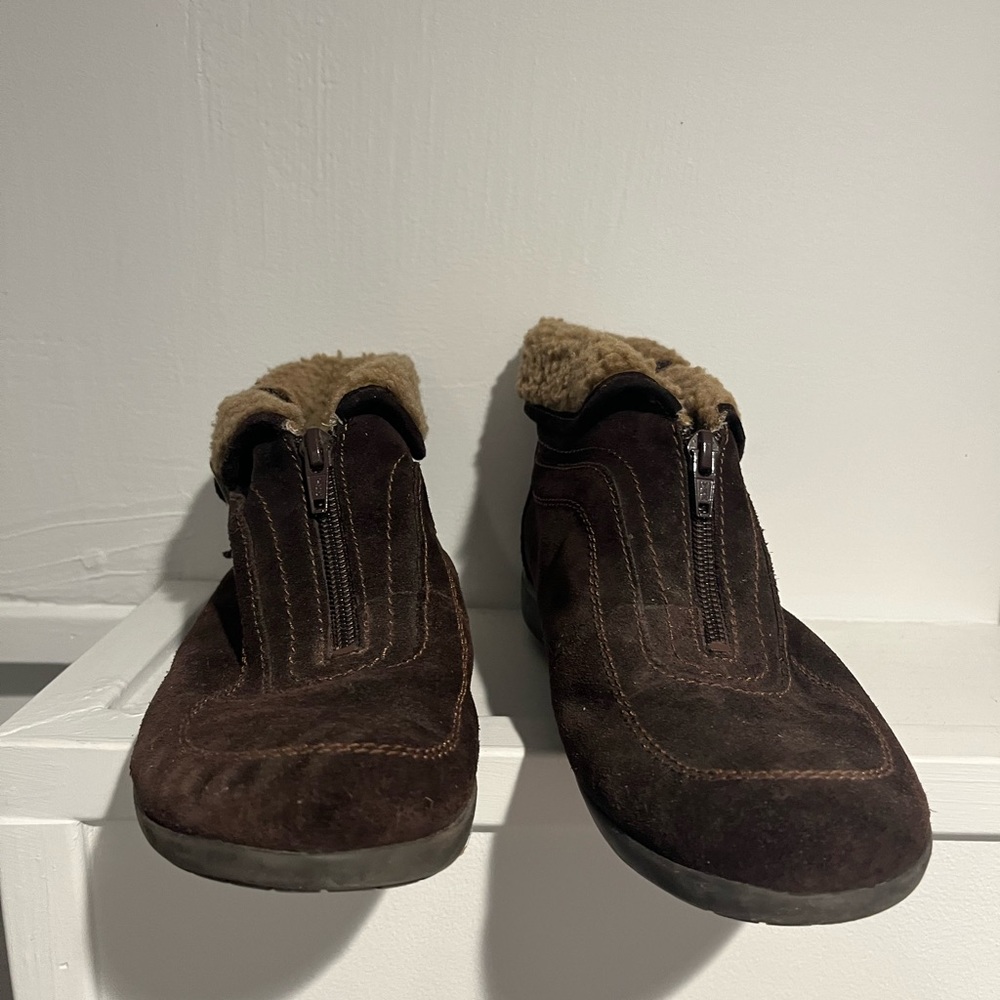 Easy Spirit brown bootie with fur